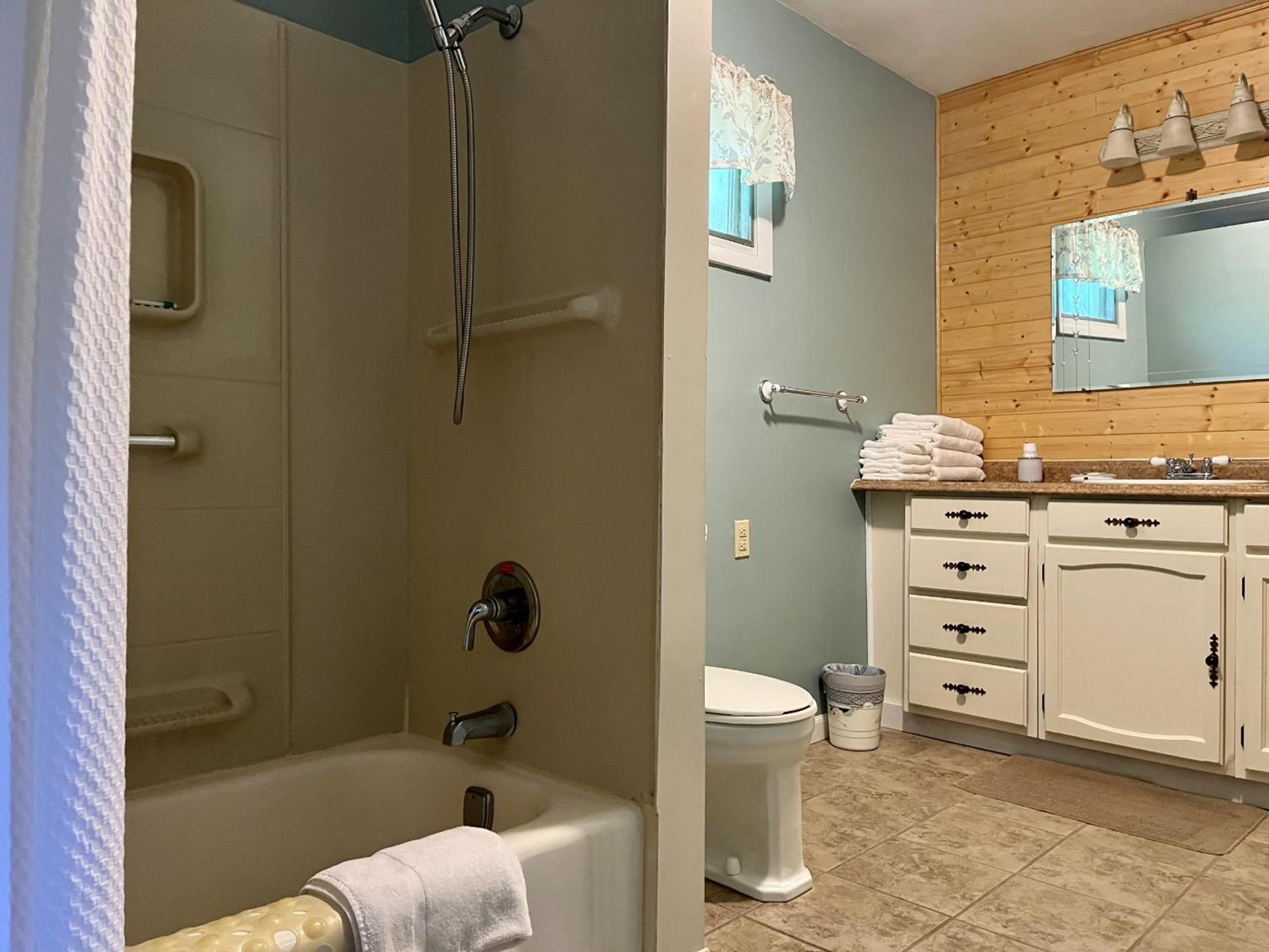 Lake Moc A Tek Inn Lakeville Room photo
