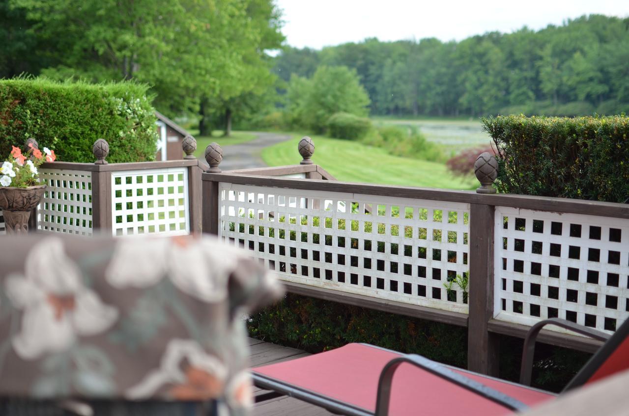 Lake Moc A Tek Inn Lakeville Exterior photo